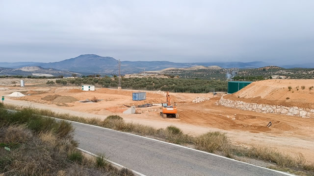 Terraplenagem e piquetagem do local em Granada, Espanha