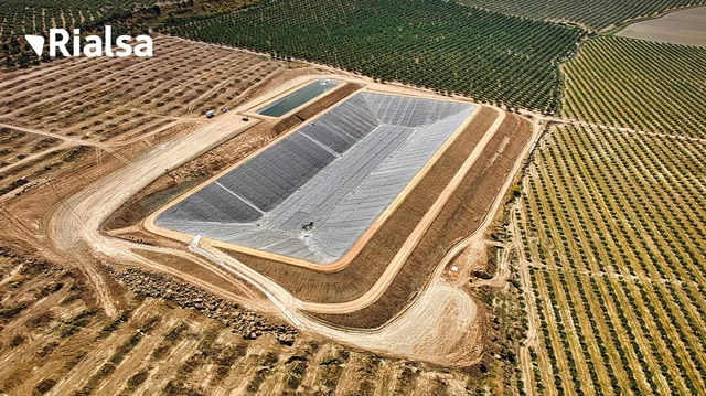 Construção de lagoa de irrigação em Jaén, Espanha