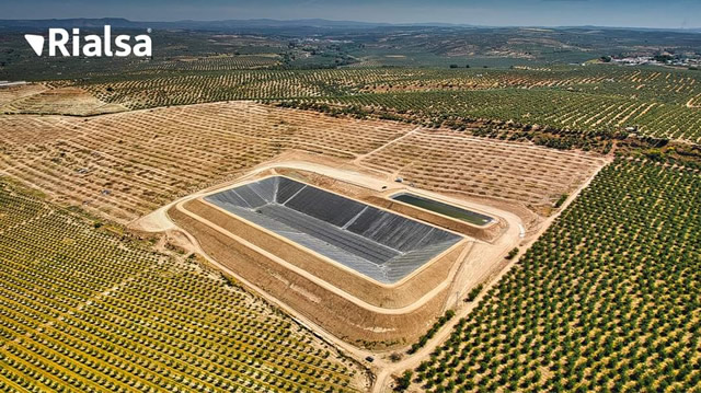 Construção de lagoa de irrigação em Jaén, Espanha